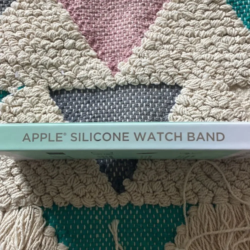 NIB. iHome Apple Watch Sports Band (38/40 MM)- Mint